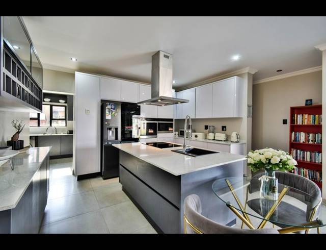 6 BEDROOM HOUSE FOR SALE IN SAVANNAH COUNTRY ESTATE